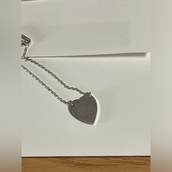 GUCCI Trademark Necklace with Heart Pendant - Picture 3 of 5